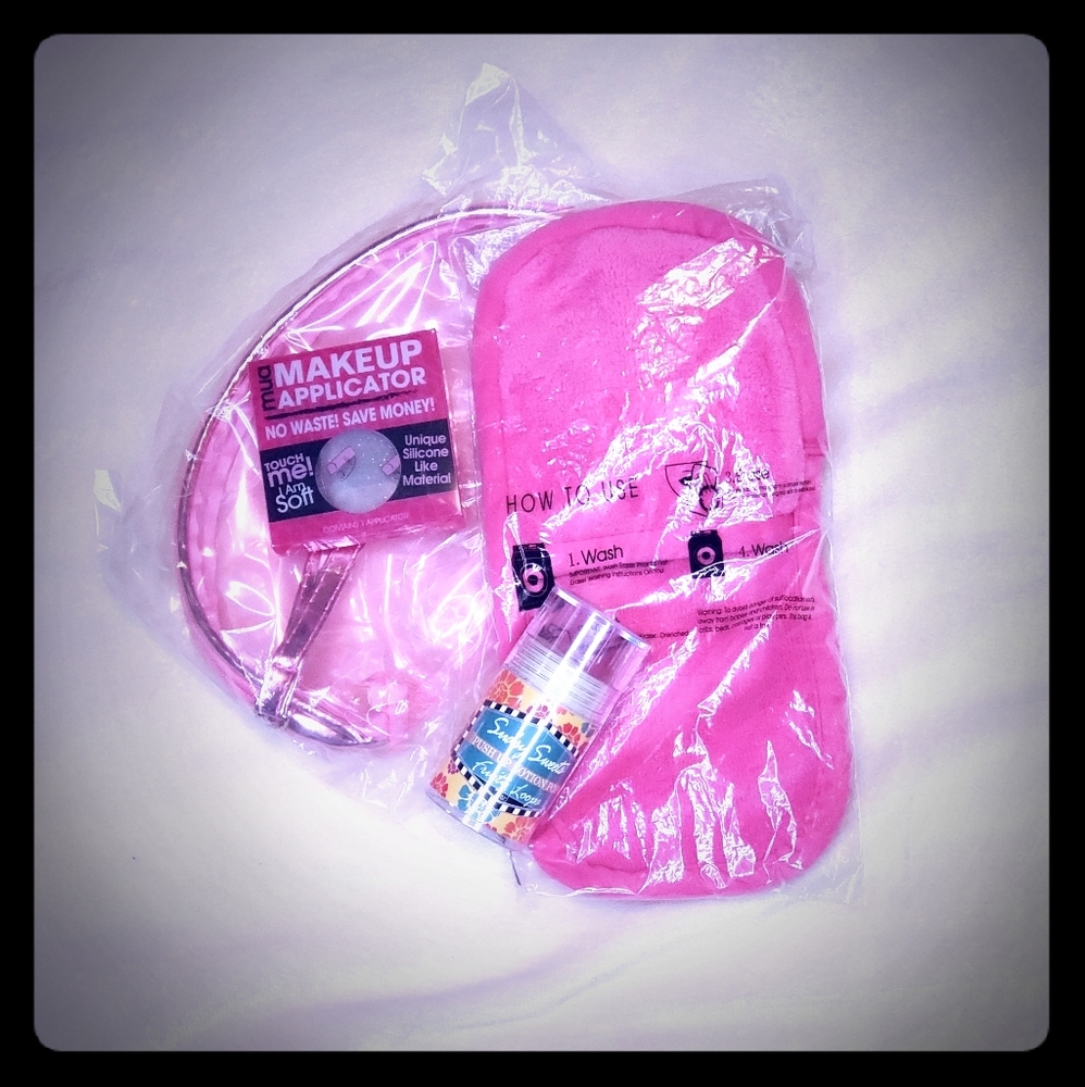 Set of 4 Beauty items - Makeup Eraser (gift set)